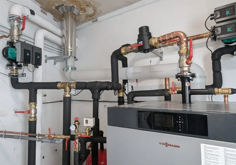 chauffage-chaudiere-viessmann-tuyauterie-isolee-01